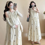 Beautiful long-sleeved maternity dress with floral patterns V666