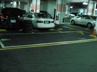 新北市新莊區 鈴木華城 地下一樓 停車位出租 於 丹鳳-特力屋 捷運站旁(走路3分鐘內到)