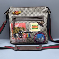 GUCCI 古馳 老花虎頭飛碟徽章郵差包 尺寸28*27