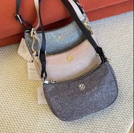 lululemon bling bling 金屬logo 肩咩袋 city essentials 腋下包