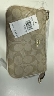 Coach Signature Nolita 19 手腕包