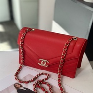 chanel 紅銀山形紋斜背包