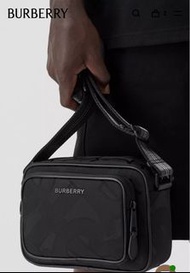Burberry logo 印花相機包，Size-21/6/15