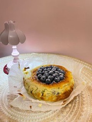 六寸藍莓巴斯克蛋糕（可以客製化！）