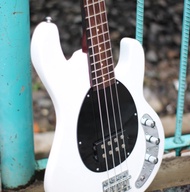 PROMO- BASS ELEKTRIK MUSICMAN STINGRAY WHITE