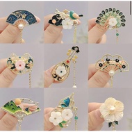 White Flower GB Pin Brooch Beauty