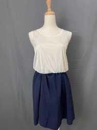 設計師 POLISEN 素雅清新款 白色 深藍色 撞色 緞面 收腰 拼接 無袖 洋裝 【衫之小朱】