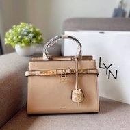 กระเป๋าถือ LYN หน้ากุญแจ รุ่น UNM Metal crossbody bag กระเป๋าสายสะพายยาว