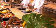 Cafe Azure Buffet Restaurant at Crowne Plaza Macau | Fresh Oyster Dinner Buffet