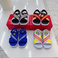 New Balance 交叉涼鞋
