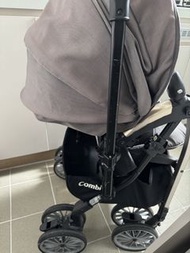 Combi嬰兒車