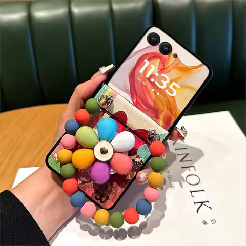 Cute Love Heart Bear Case with Flower Bracket Bracelet Chain for Motorola Razr 60ultra Razr 50 Ultra