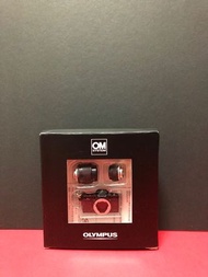 😊👉🏻✨相機OLYMPUS～OM-1 miniature BLK(W)吊飾組合