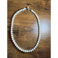 7mm freshwater white pearl necklace, 39cm long, worn close to the neck_PU4u_ball beads a few open be