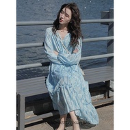 Amazhiyu กระโปรงยาวชายทะเลสีฟ้ากับชุดเดรสสไตล์วันหยุดลายดอกไม้ฝรั่งเศสสำหรับผู้หญิง420382WLN