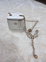 金球小盒子(白色) Chanel vanity case with pearl crush