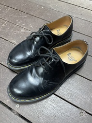 Dr. Martens 黑色皮鞋