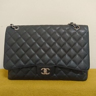 CHANEL 香奈爾 CF33 Maxi 經典口蓋包黑色荔枝紋銀鍊(單蓋/13開)-經典保值款