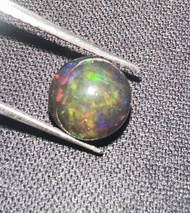 โอปอลสีดำ 1.97 กะรัต ทรงกลม 9 มม. พลอยธรรมชาติ 100% Black opal 1.97cts 9mm round shape 100% natural