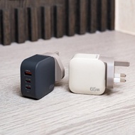 只限香港 - ESSENTIALS 65W 3端口 USB-C GaN充電器 - 英規