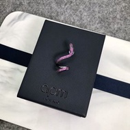 APM 蛇形玫紅鉆耳環(單只)