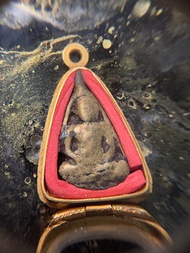 屈班間2460年（西元1917年）龍婆銀開光「全泰第一財佛」「作力」小鋤頭自身。