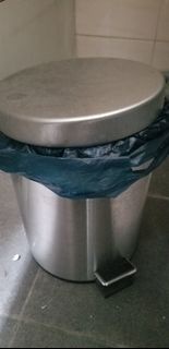 不銹鋼腳踏垃圾桶