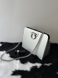 中古包 Ferragamo 菲拉格慕 銀色鏈條盒子包