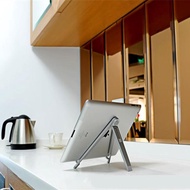 Giá đỡ Ipad bằng kim loại vs máy tính bảng hoặc iPad