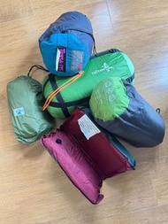 🏕️⛺露營用品套裝 睡袋＋地蓆＋枕頭 八成新 出清優惠 一次出清完整露營套裝，八成新，保存良好，功能正常，適合戶外露營、旅行或備用裝備。-Tec & Triton Sleeping Bags with