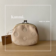 Kanmi. 牛皮水玉圓點珠扣零錢包 手拿包 口金包 日本製 香草白