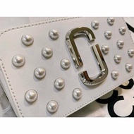 Marc Jacobs The Pearl Snapshot 全新新款珍珠鑲嵌白色牛皮相機包~手提/肩背兩用包