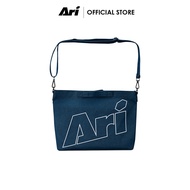 ARI SHOULDER BAG - NAVY/WHITE/BLACK กระเป๋าสะพายไหล่ อาริ สีกรมท่า