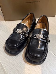 TOGA PULLA 黑色金屬扣樂福鞋
