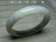 天然緬甸玉A貨/細糯+烏雞+淡綠，19圍/玉手鐲~出清不議價2980元~附證~(63Z1957)~清貨~孫裴筠
