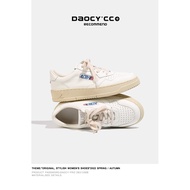 Autry Casual Womens Shoes หนังสีขาวล้วนพร้อมสายไขว้ Retro พื้นหนาสไตล์เกาหลีสําหรับใช้ประจําวัน