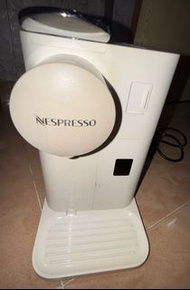 De'Longhi Nespresso Lattissima One Coffee Machine