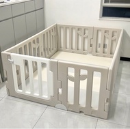 Caraz Leaf 圍欄 208 X 168cm + 爬行地墊 200 X 160cm 套裝 (包括所有固定器）。Caraz Playpen + Playmat sold together