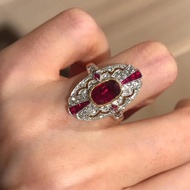 Cincin wanita gaya Edward Artdeco dengan inlay emas dua warna yang mewah, menampilkan warna merah ru