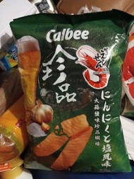 (短期貨)Calbee卡樂B蝦條大蒜鹽味珍品蝦條68g(期間限定)