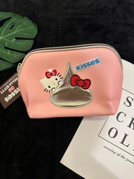 全新🔥正版 三麗鷗 Hello Kitty 限量聯名款 kisses巧克力 KT收納包 化妝包 全新 可開賣場❤️ #24夏時尚