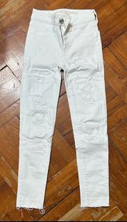 AEO White ripped jeans