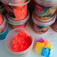 Kinetic Sand Bucket 400g with mold set, convenient round box and handle, ready for kids to play.