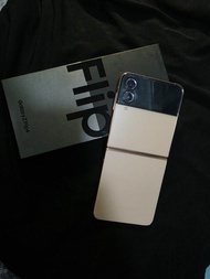 Samsung Galaxy Z Flip 4 5G (256GB / 8GB RAM) – Pink Gold (Excellent Condition)