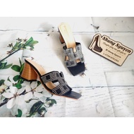 H-shaped heel sandals