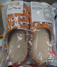 Uniqlo Lisa Larson Love Above All  貓貓布拖鞋 Cat cloth slippers