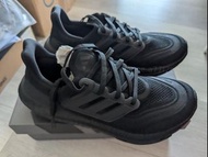 Adidas UltraBoost 運動鞋