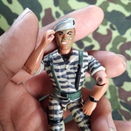 Old school army figure gi joe original lard 1986 beret army figure tiger stripe camo knock out vinta