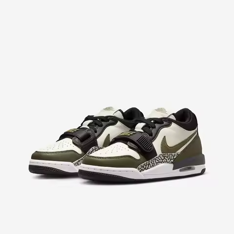 Nike Authentic JORDAN Youth Air Cushioned Basketball Shoes CD9054-120