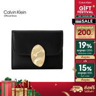 CALVIN KLEIN กระเป๋าสตางค์ผู้หญิงหนังแท้ Stone Lock Slouchy Wallet รุ่น 4F1062G UB1 - สีดำ